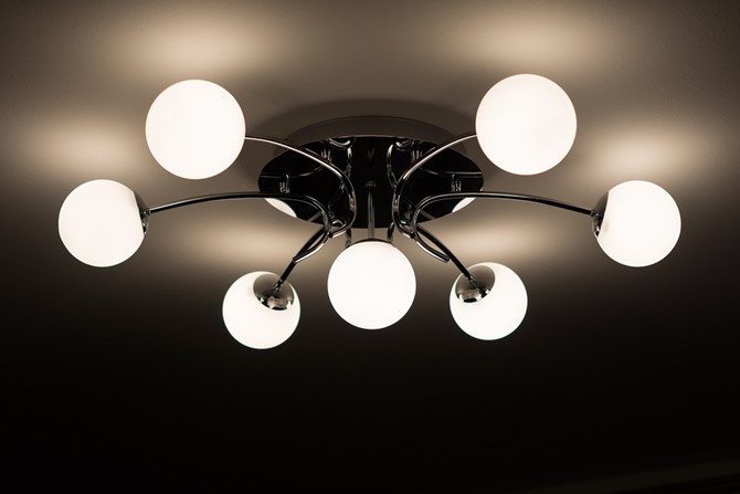 Pryd hjemmet med Frandsen lamper og Louis Poulsen loftslamper i flotte design
