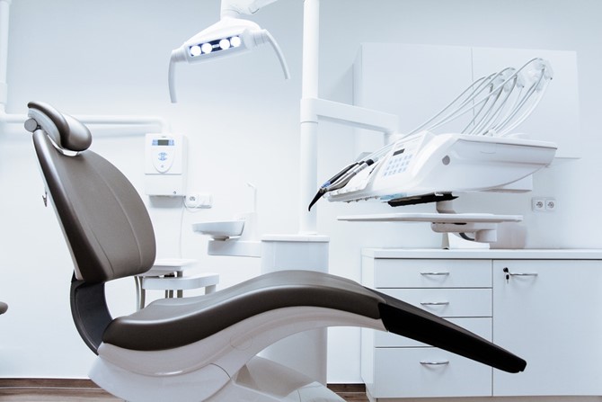 Porcelænsfacader hos ledende tandlæge i Randers