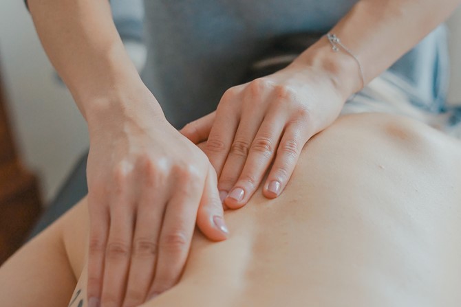 Få nyt klinikinventar med en ny massagebriks eller meget andet fra Wellnessudstyr.dk