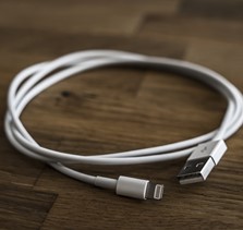 Køb dit nye iPhone kabel eller Bluetooth højtaler ved www.av-cables.dk