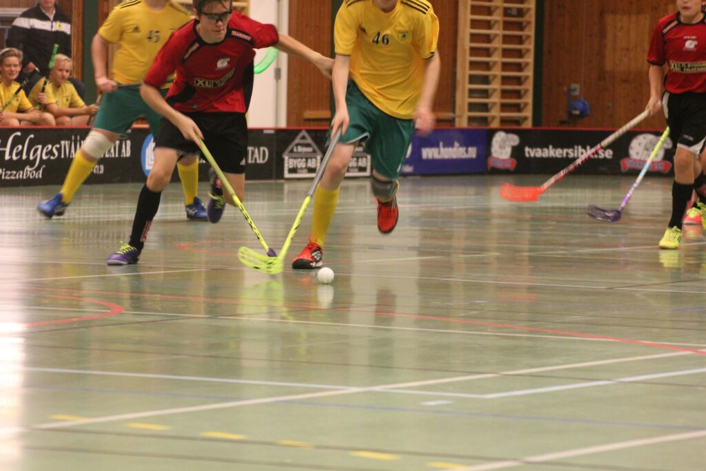 Kæmpe udvalg hos Floorballcentret.dk! Alt i floorball blade og stave